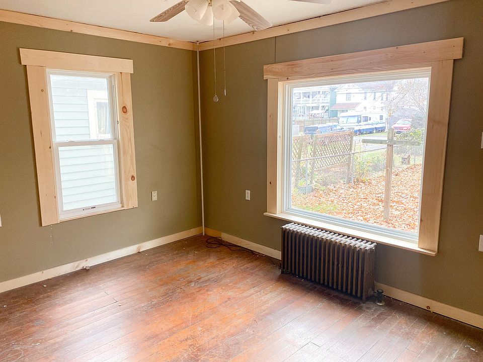 2nd image of 1130 Moore St #1
