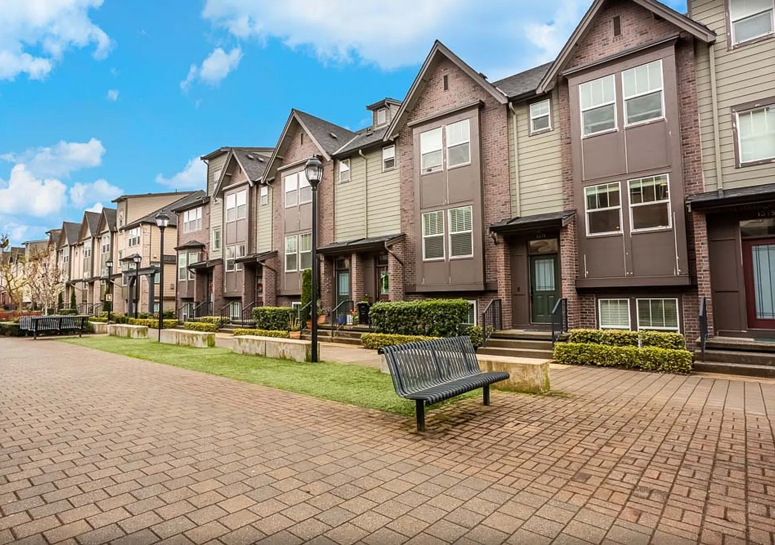 Welcome to the Brownstones at Issaquah Highlands Available August 1st — Photo 1