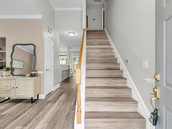 3rd image of 4972 Franconia Dr
