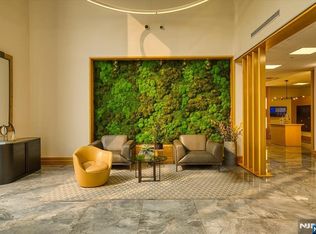 3 Somerset Ln #113, Edgewater, NJ 07020