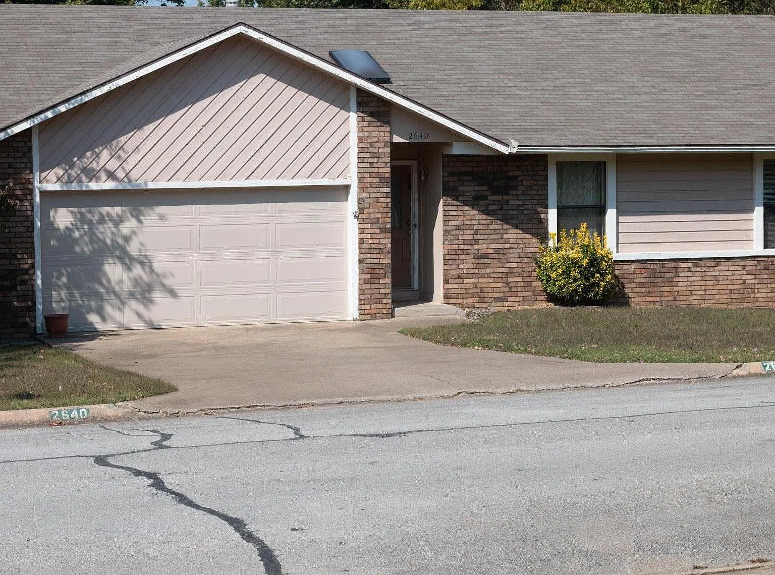 2640 E Country Way — Photo 1