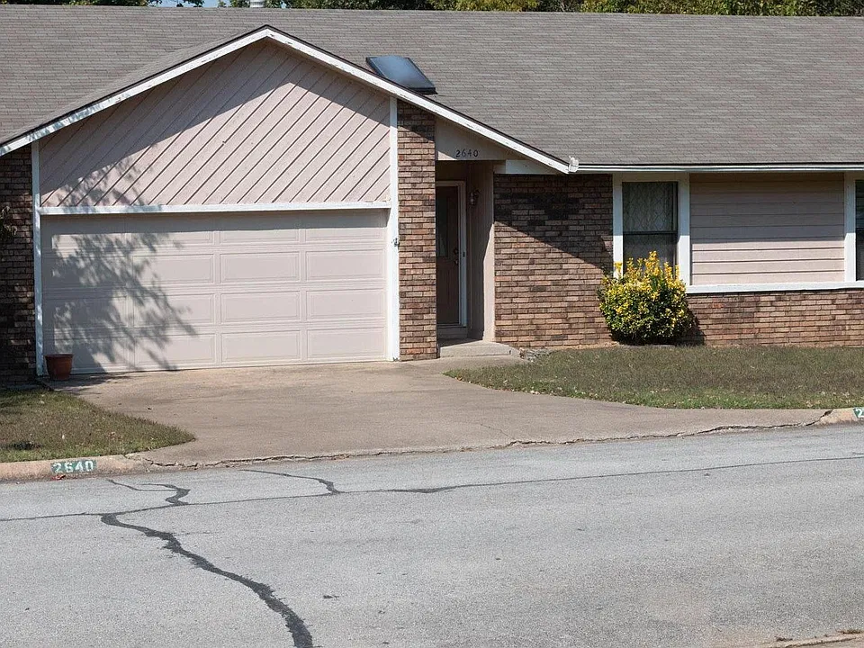 2640 E Country Way