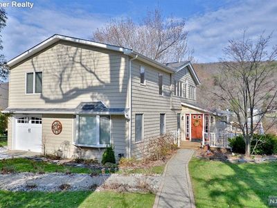 57 Pinecliff Lake Dr, West Milford, NJ, 07480
