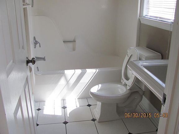 5th image of 520 Sumter Ave APT 201