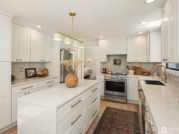 4th image of 7709 Ridgecrest Lane