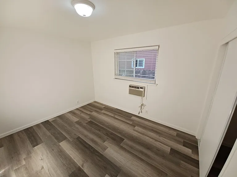 2405 F St — Photo 16