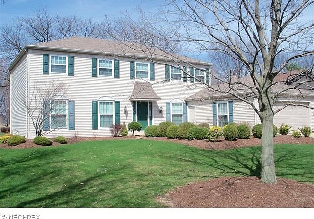 16520 Timberline in desired Deerfield Lake subdivision of Strongsville - club house community with pool, tennis courts, lakes, walking paths and remodeled club house