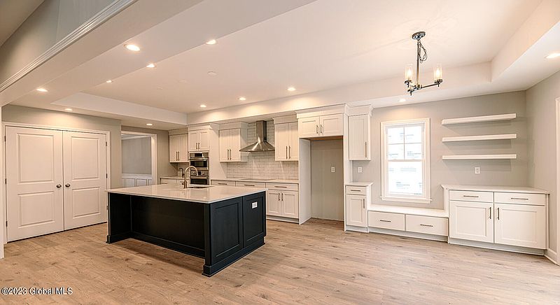 3rd image of 7 Farmington Court