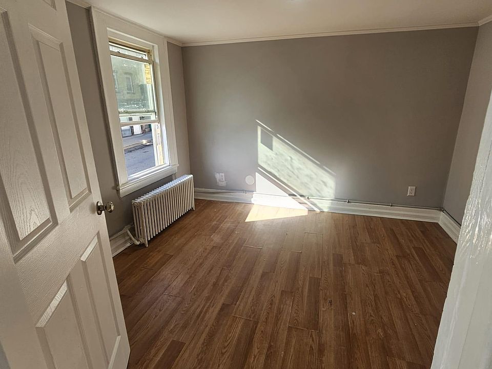 1st image of 204 Broadway #1