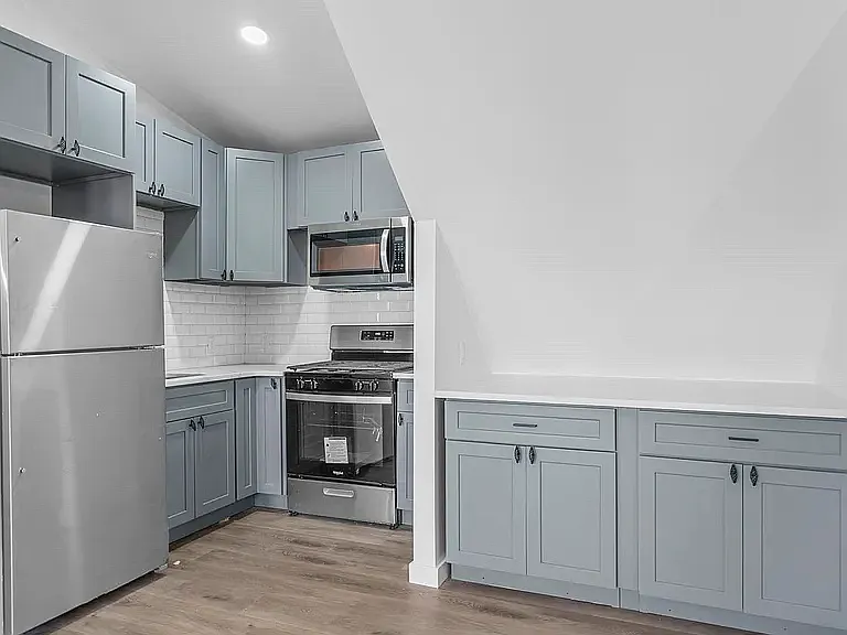 3 bed, 1200 sqft, $2,495 — Photo 2