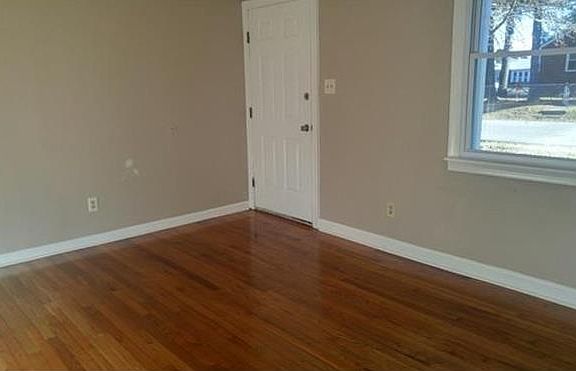 4th image of 1810 Wakefield Ave