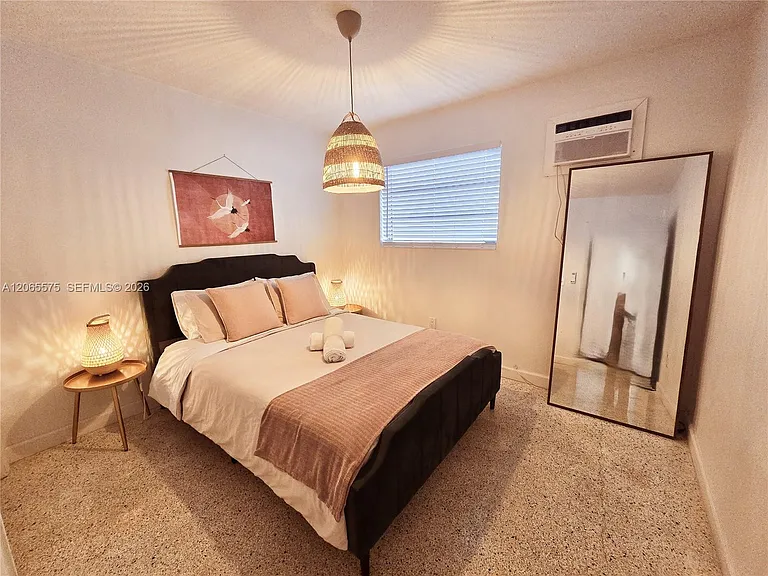 651 SW 3rd St #3 — Photo 9