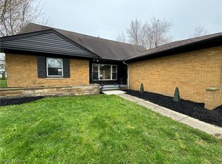 5680 Alberta Dr, Lyndhurst, OH 44124