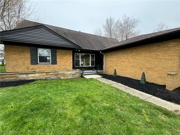 5680 Alberta Dr, Lyndhurst, OH 44124
