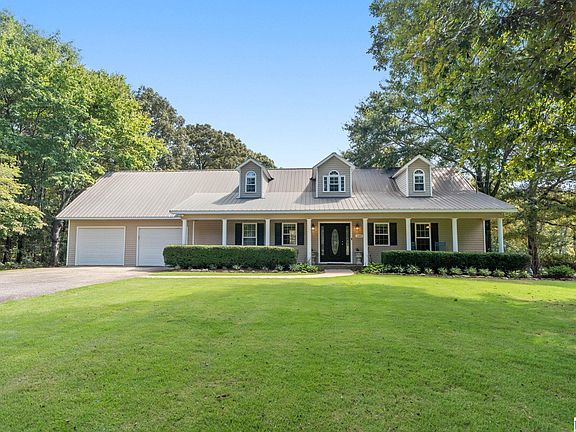 2nd image of 240 Lakeview Cir