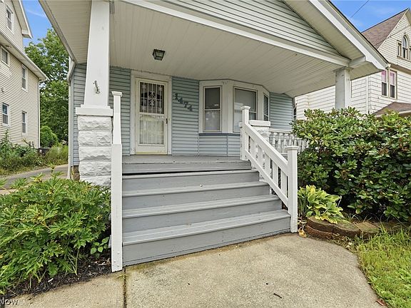 2nd image of 1474 Rosewood Ave