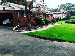 1245 Wynnewood Dr, Bethlehem, PA 18017