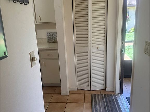 5th image of 14 Charlton Dr
