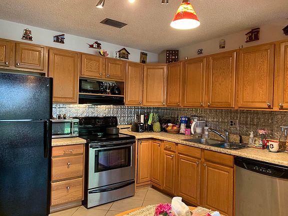 Home For Sale In Rainberry Park
