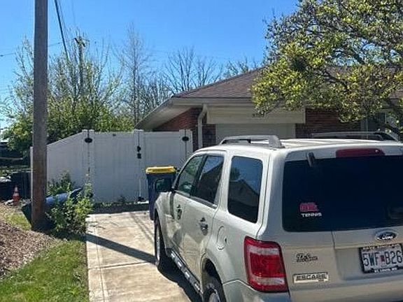 3rd image of 8709 Madeira Dr