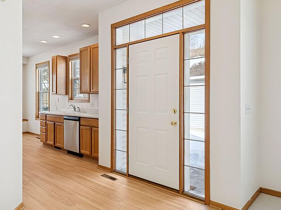 5th image of 481 Meadowood Ln