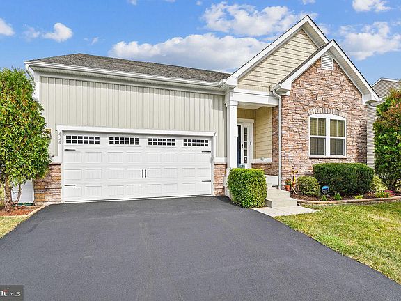 2nd image of 424 Tunbridge Ct