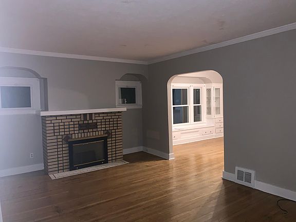 4th image of 3594 W 147th St #1