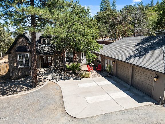 3rd image of 225 Andesite Dr