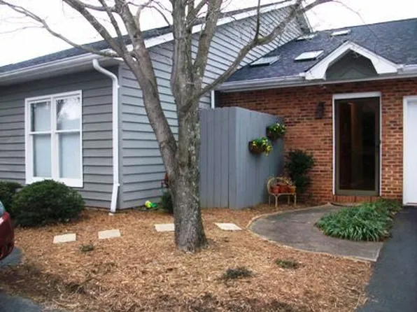 2200 6th St NW, Hickory, NC 28601