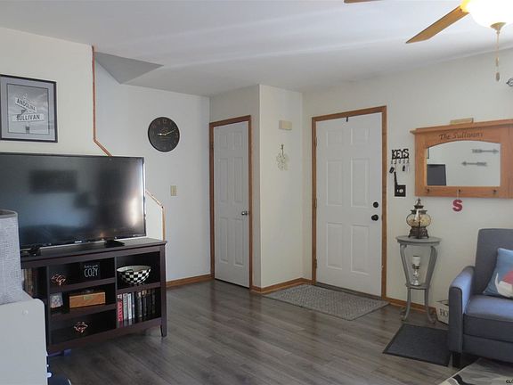 3rd image of 22B Hamilton Pl #B