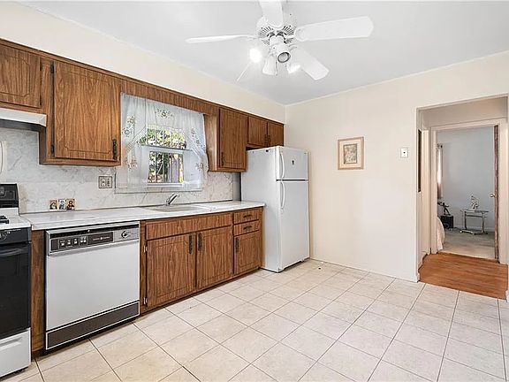 5th image of 2675 E 26th St