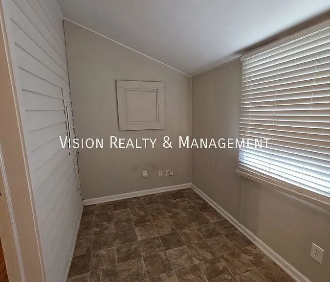 210 Stewart St — Photo 6