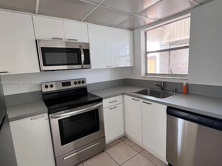 1074 W 38th St #32 — Photo 7