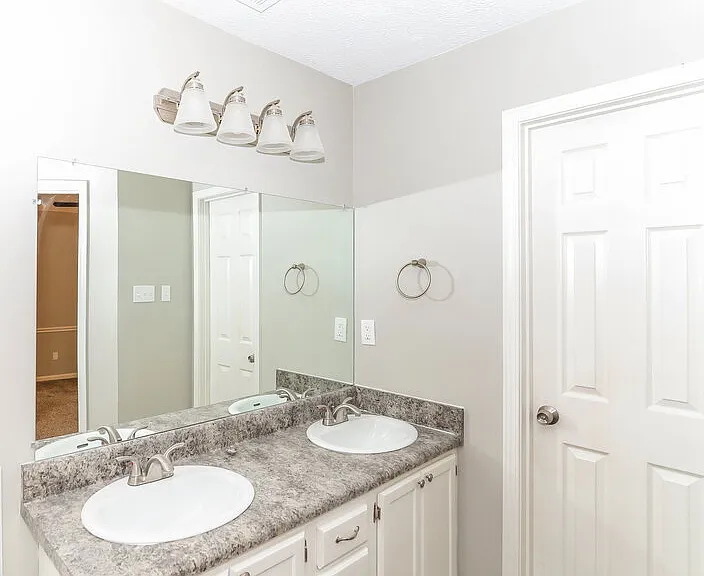 5896 Pipers Green Ln — Photo 10