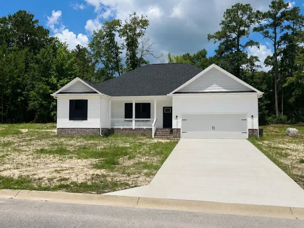 108 Leesberry Ln, Eastover, SC 29044