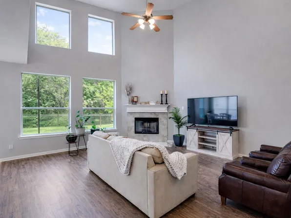 330 Kirby Dr, Lantana, TX 76226