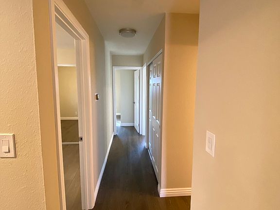 4th image of 32221 Coronation Dr