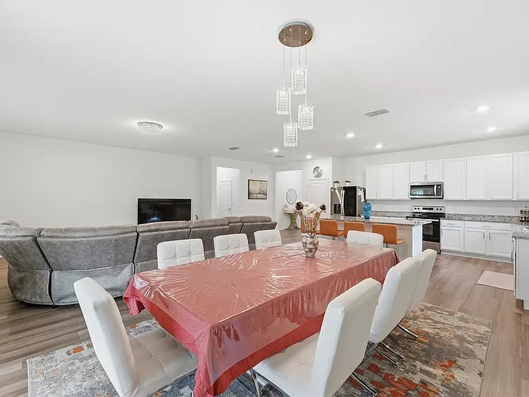2081 Malbec Ct — Photo 12