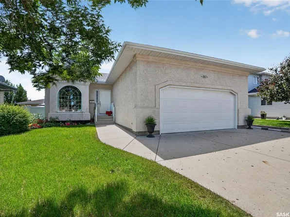307 Sumner LANE, Saskatoon, SK S7L 7L7