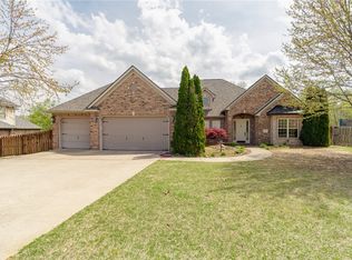 2149 Gas Light Cv, Springdale, AR 72762