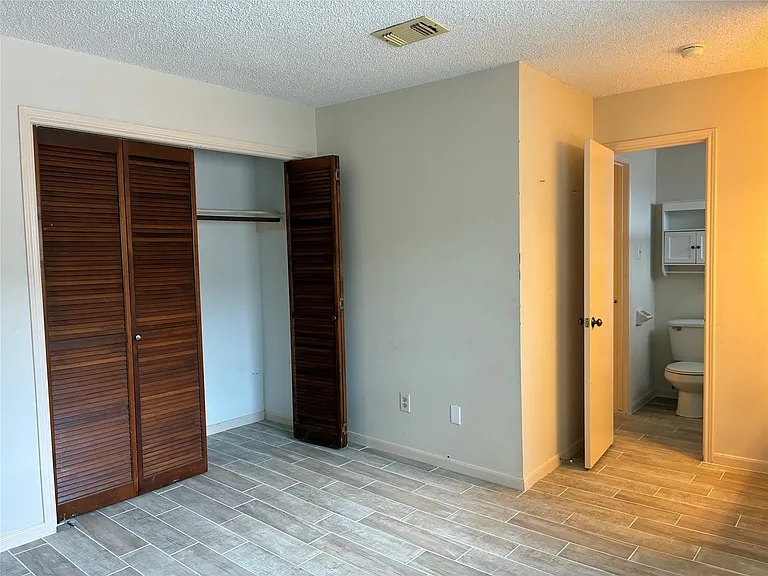 13784 Hollowgreen Dr — Photo 22