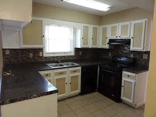 3 bed, 2.5 bath, 1530 sqft, $1,700 — Photo 4