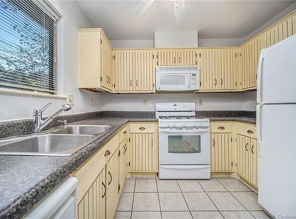 2nd image of 200 Vista Grande Cres