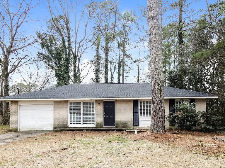 479 Clara Dr — Photo 1