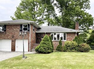 11 Dorchester Rd, Englewood Cliffs, NJ 07632