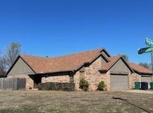 7203 Kings Manor Ct, Oklahoma City, OK 73132