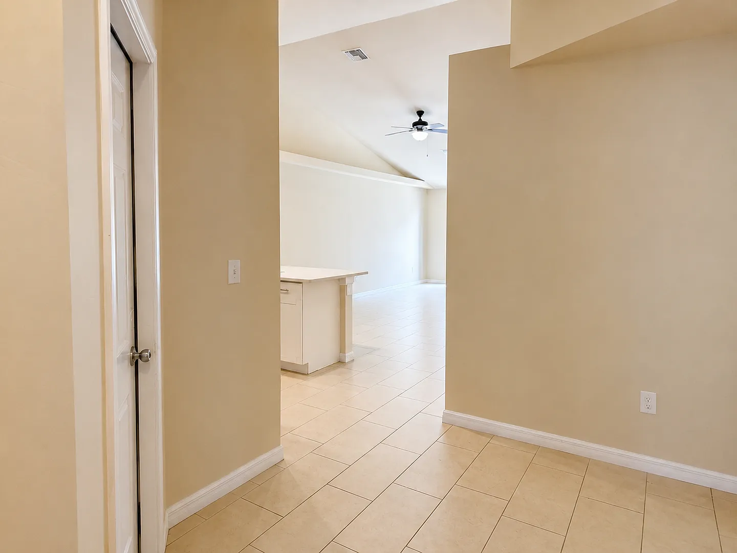 3 bedroom 2 bath 1 car garage — Photo 3