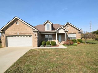 212 Carolyn Ct, Radcliff, KY 40160