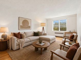 2080 Barnes Ave APT 3B, Bronx, NY 10462