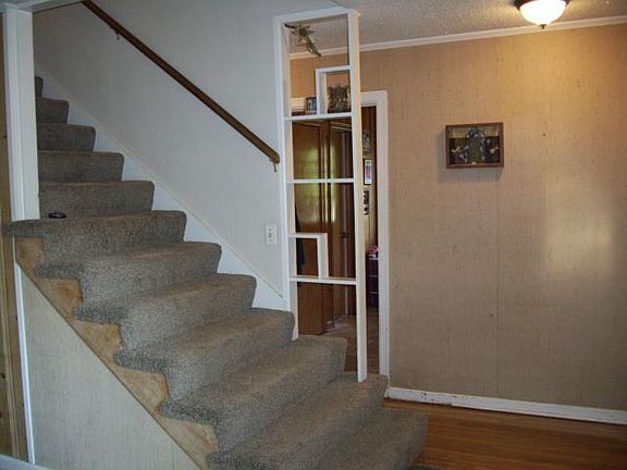4th image of 704 S 2nd St